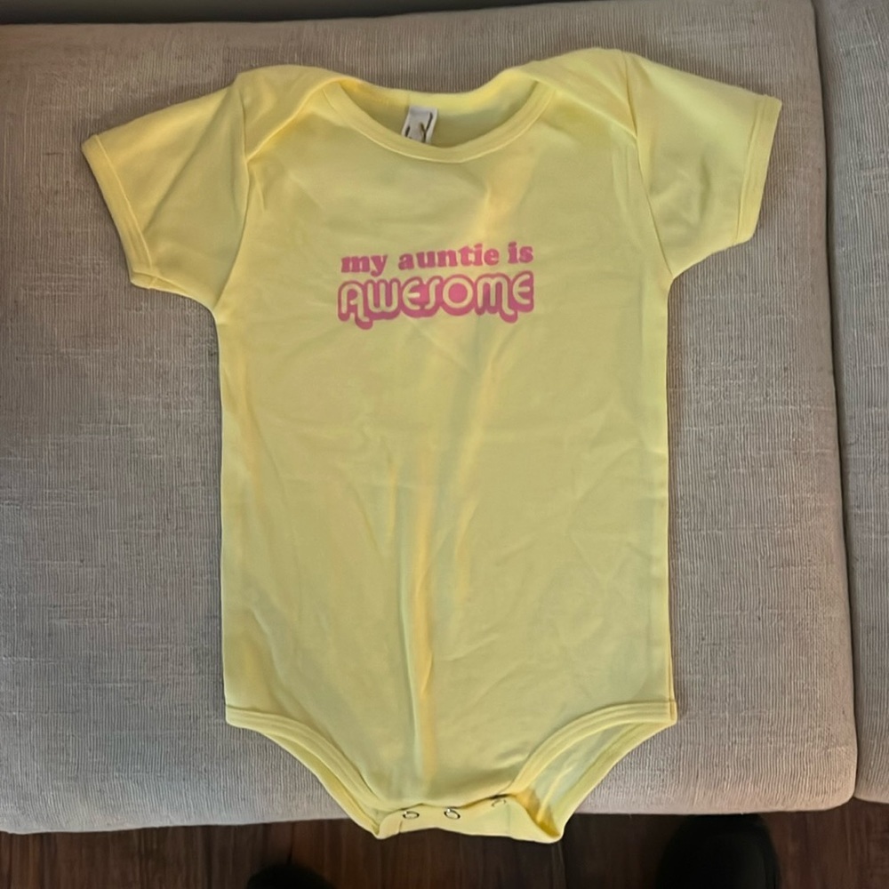 My auntie is awesome Baby Onesie